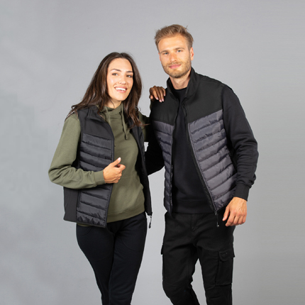 Γιλέκο Oslo Man από softshell με επένδυση fleece, ιδανικό για επαγγελματίες. Σαφήνεια και άνεση με τσέπες, λάστιχο και δυνατότητα εκτύπωσης λογοτύπου.